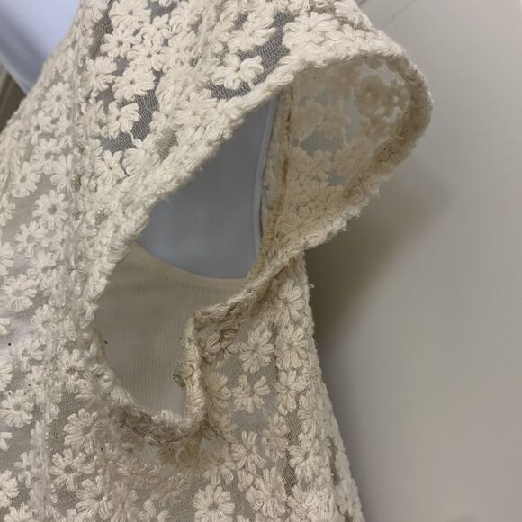 Ann Taylor, LOFT, embroidered blouse,large short sleeve, button front - Picture 4 of 6